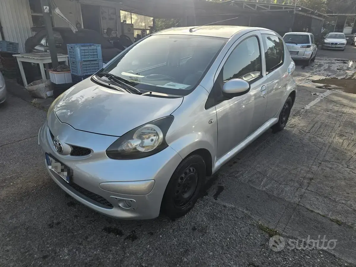 Brugt Toyota Aygo 68 HK (50 kW) 2007 Grå Hatchback