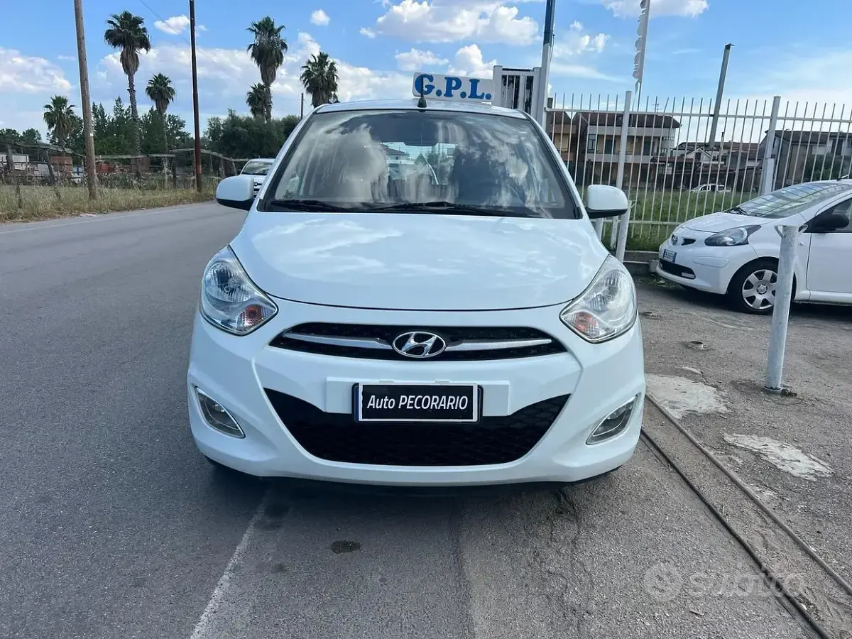 Begagnad Hyundai i10 Edition 69 HK (50 kW) 2012 Vit Halvkombi