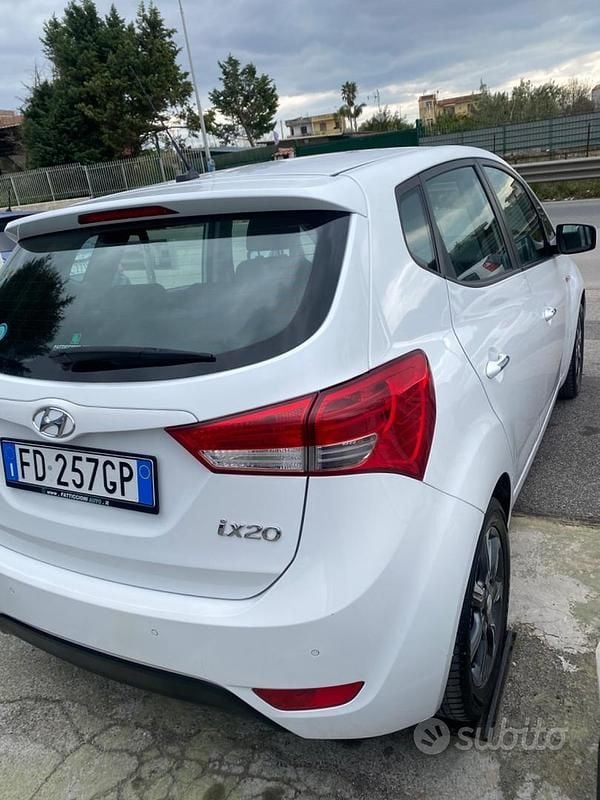 Usata Hyundai ix20 Xpossible 90 CV (66 kW) 2016 Bianco Utilitaria
