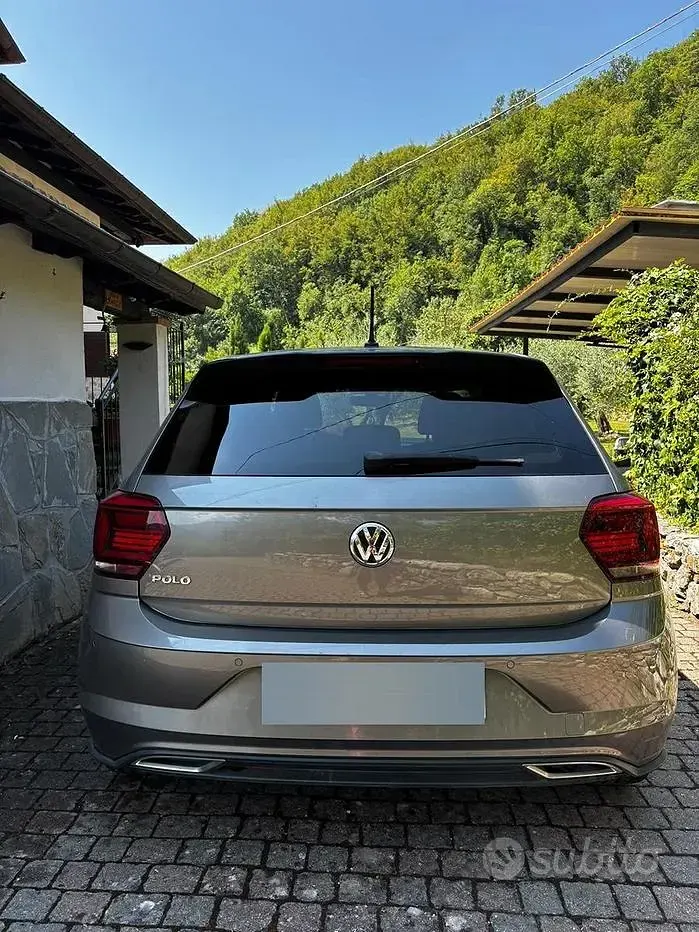 Usata VW Polo R-line 95 CV (69 kW) 2020 Grigio Utilitaria