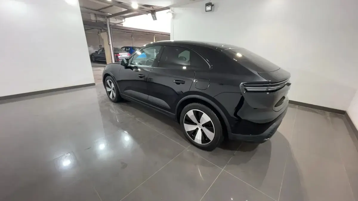Usata Porsche Macan 284 kW (387 CV) 2025 Black metallic SUV