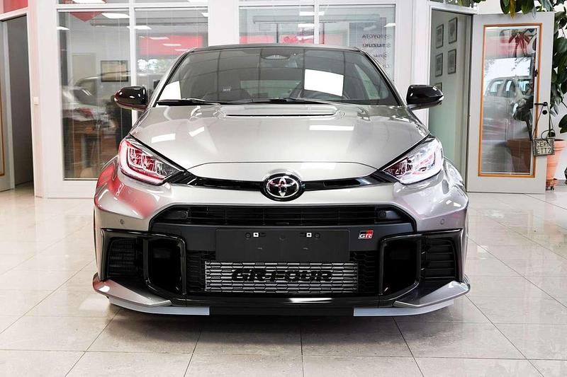 Nuova Toyota Yaris Aero 280 CV (205 kW) 2026 Precious metal Utilitaria