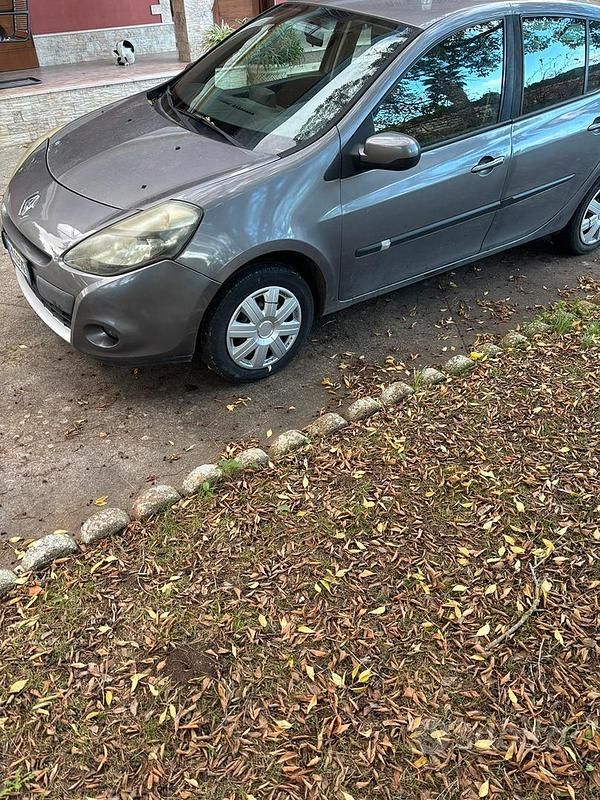 Usata Renault Clio III 75 CV (55 kW) 2012 Grigio Utilitaria