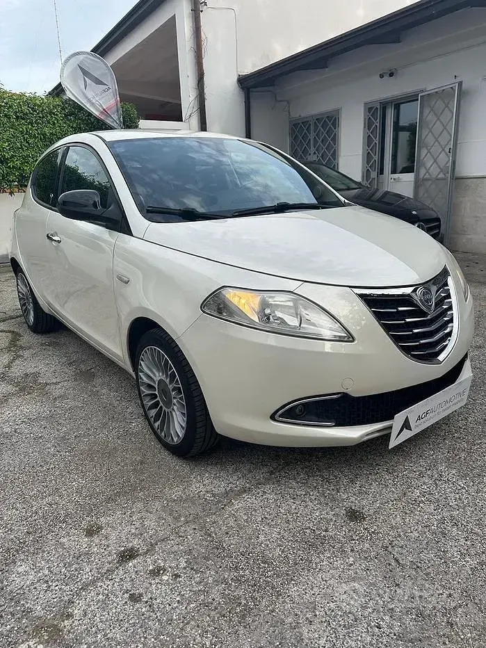 Usata Lancia Ypsilon S 95 CV (69 kW) 2012 Bianco Utilitaria