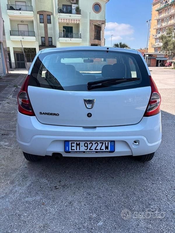 Usata Dacia Sandero 75 CV (55 kW) 2012 Bianco Berlina