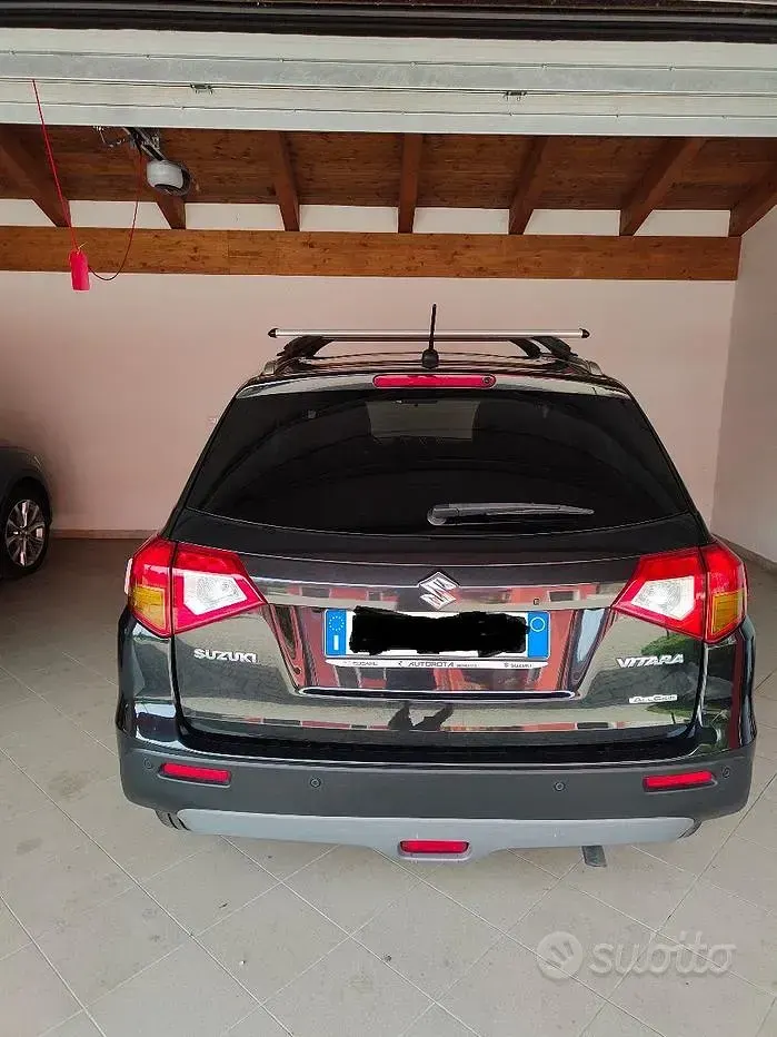 Usata Suzuki Vitara 120 CV (88 kW) 2015 Nero SUV