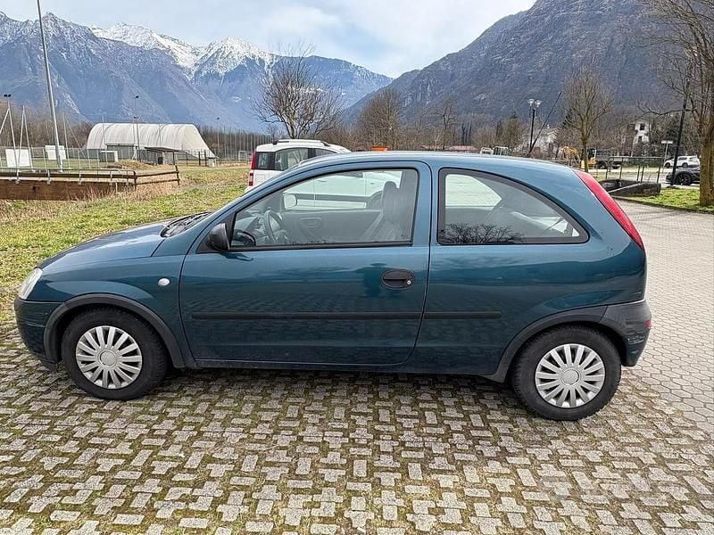 Usata Opel Corsa 54 CV (39 kW) 2001 Verde Utilitaria