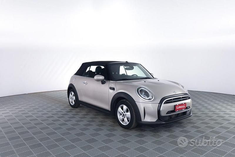 Usata Mini Cooper 135 CV (99 kW) 2023 Grigio Utilitaria