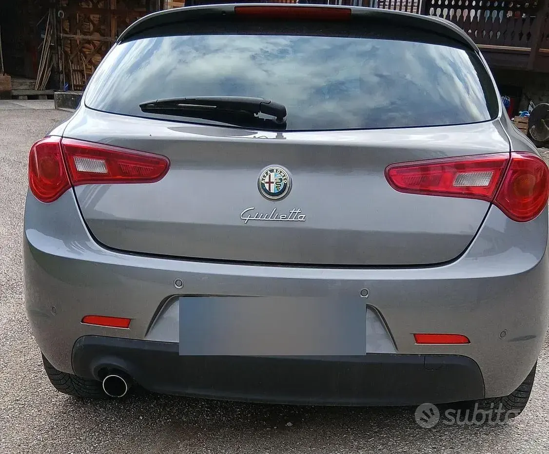 Usata Alfa Romeo Giulietta Distinctive 105 CV (77 kW) 2012 Grigio Utilitaria