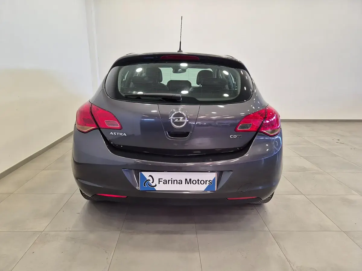 Usata Opel Astra 125 CV (91 kW) 2010 Grigio Berlina