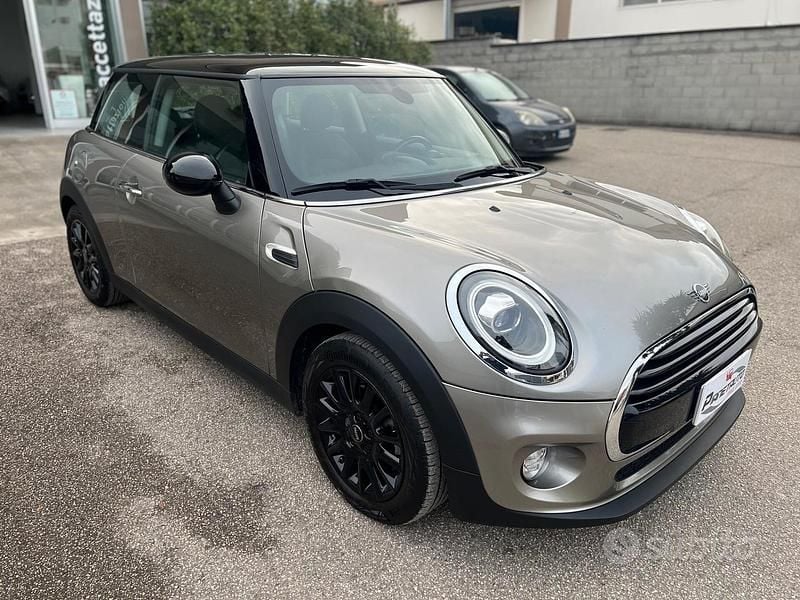 Grigio Usata 2019 Mini Cooper D Business Due volumi | 12.900 € (Buon prezzo) - Immagine 1/4