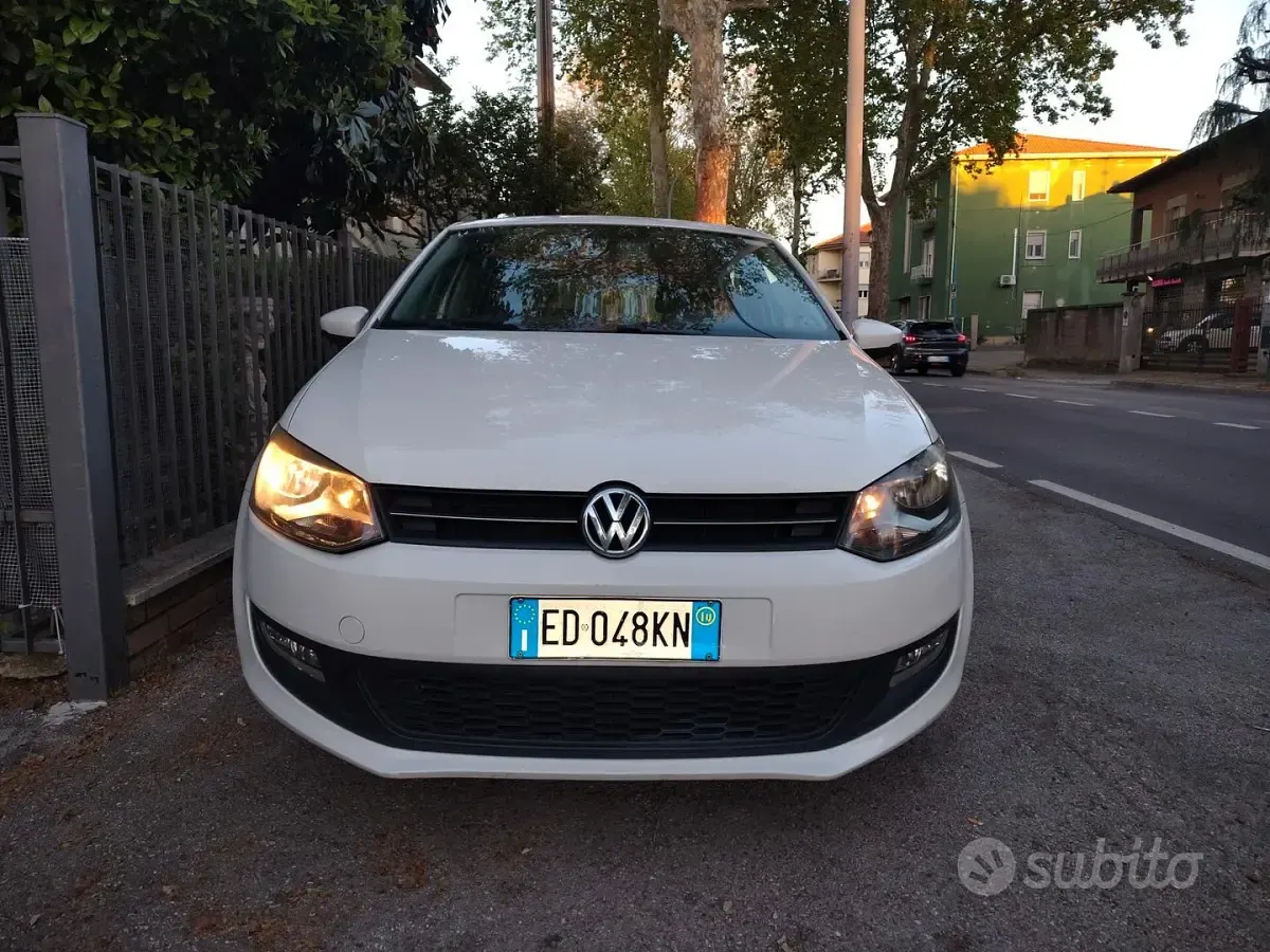 Usata VW Polo Comfortline 70 CV (51 kW) 2010 Bianco Utilitaria