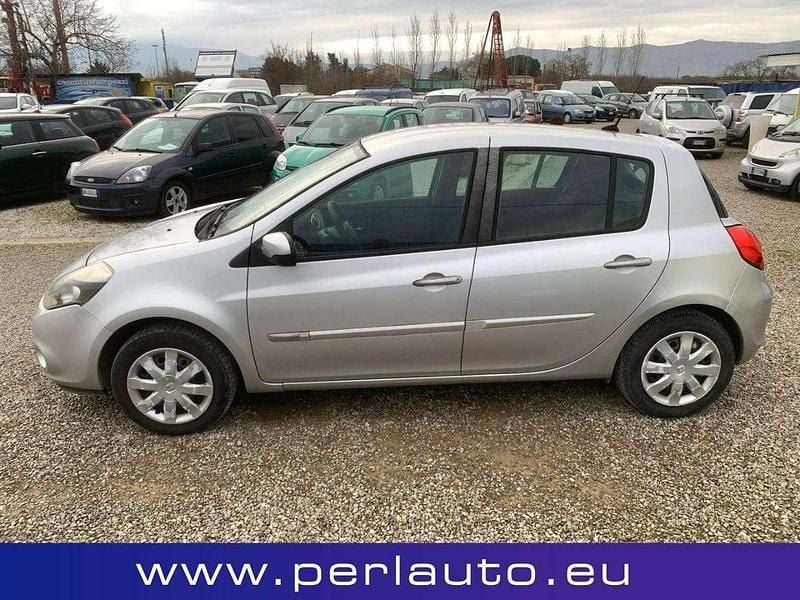 Usata Renault Clio II Dynamique 75 CV (55 kW) 2010 Argento Berlina