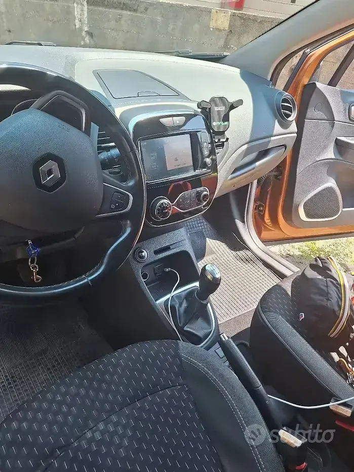 Usata Renault Captur 90 CV (66 kW) 2018 Arancione SUV