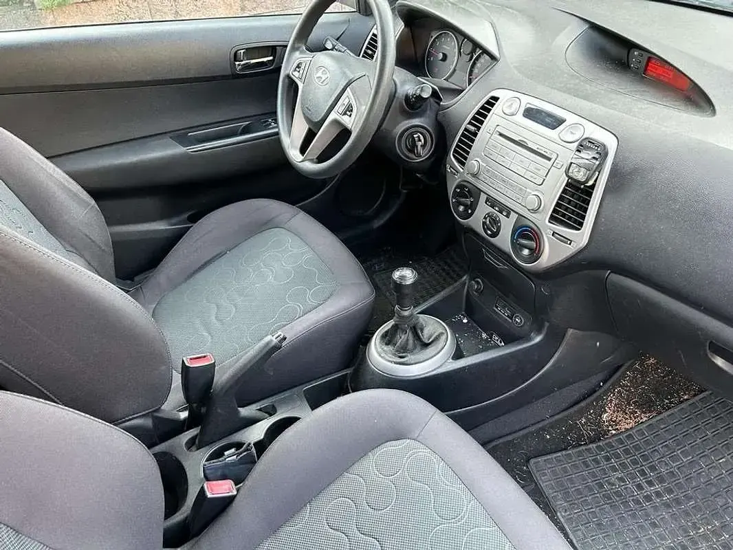 Usata Hyundai i20 Comfort 78 CV (57 kW) 2010 Nero Utilitaria