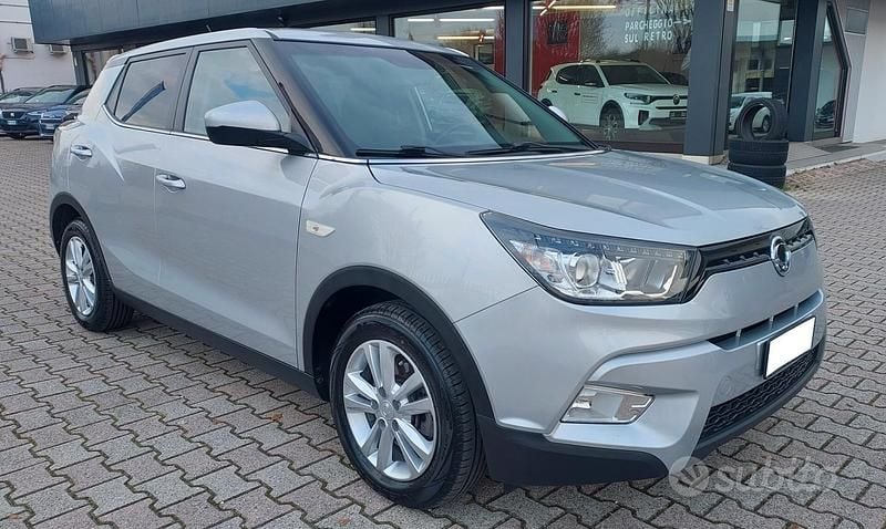 Grigio Usata 2018 Ssangyong (KGM) Tivoli SUV | 10.500 € (Buon prezzo) - Immagine 1/4