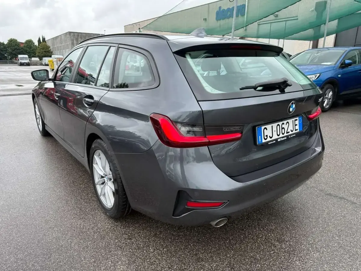 Usata BMW 318 Advantage 150 CV (110 kW) 2022 Grigio Station wagon