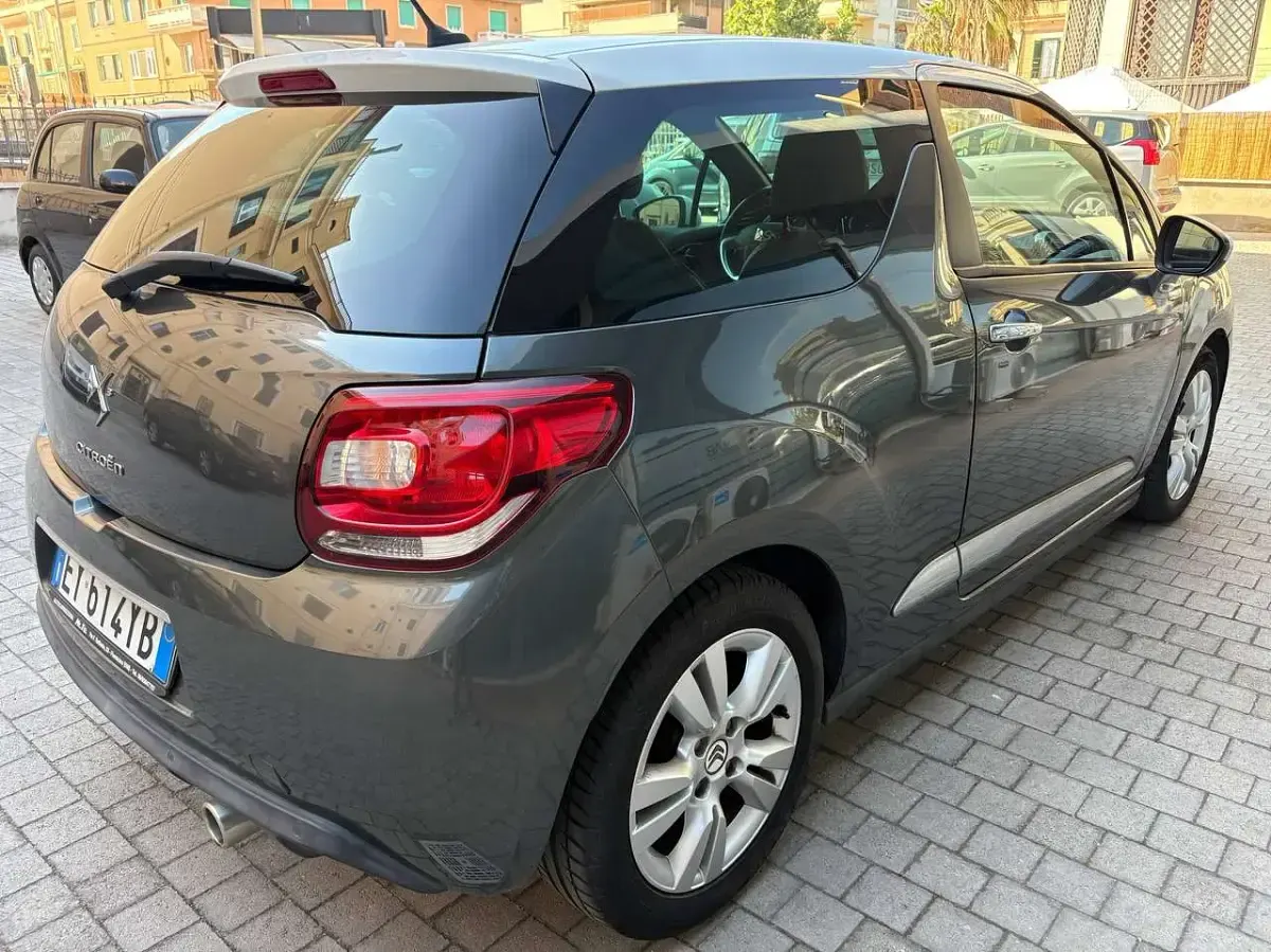 Usata Citroën DS3 So Chic 99 CV (72 kW) 2015 Grigio Berlina