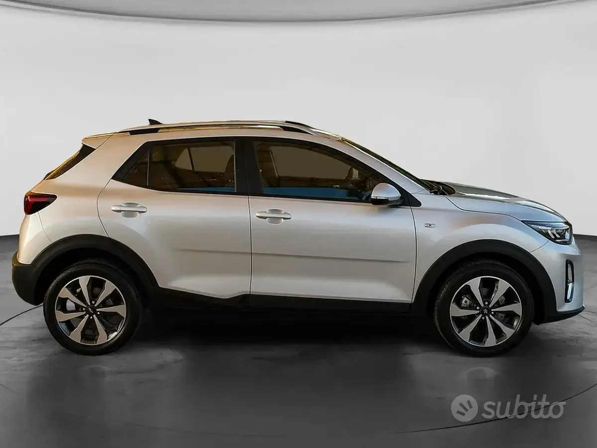 Usata Kia Stonic GT-Line 101 CV (74 kW) 2022 Argento SUV