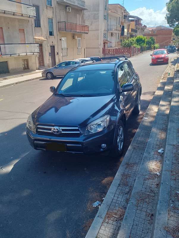 Grigio Usata 2007 Toyota RAV4 Plus SUV | 5100 € (Buon prezzo) - Immagine 1/4