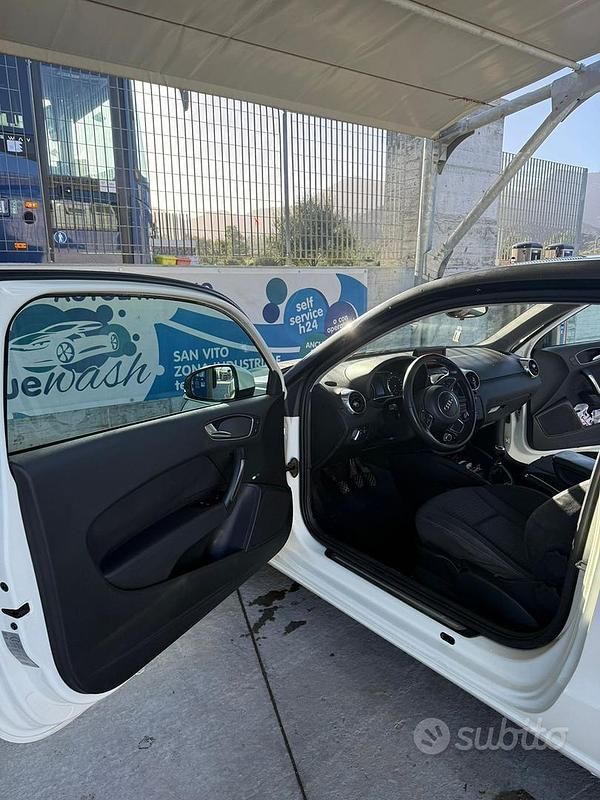 Usata Audi A1 Attraction 105 CV (77 kW) 2011 Bianco Berlina