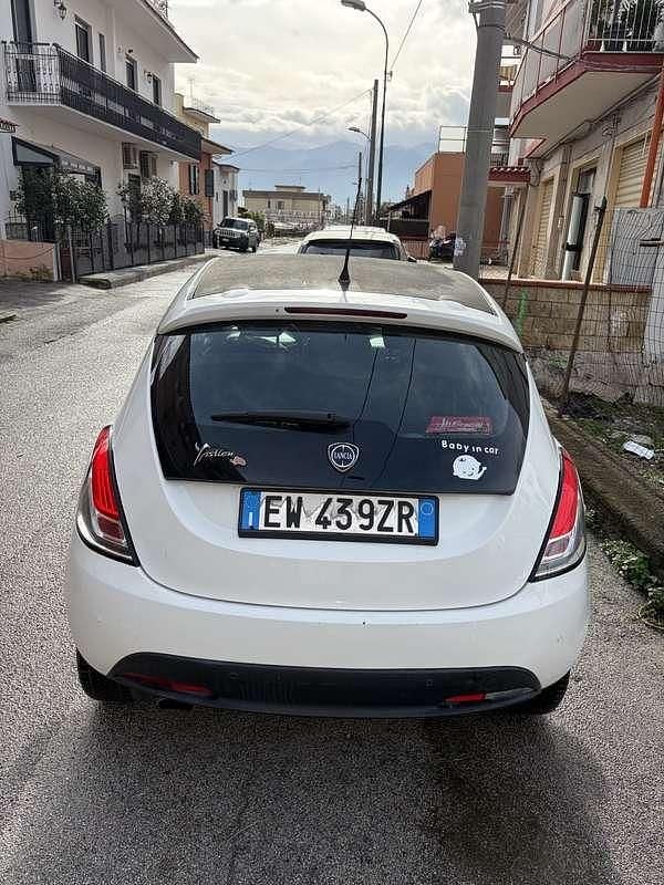 Usata Lancia Ypsilon 69 CV (50 kW) 2014 Utilitaria
