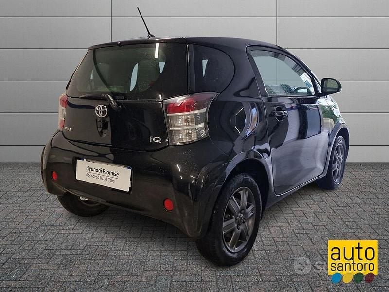 Begagnad Toyota iQ Sol 68 HK (50 kW) 2010 Svart Halvkombi