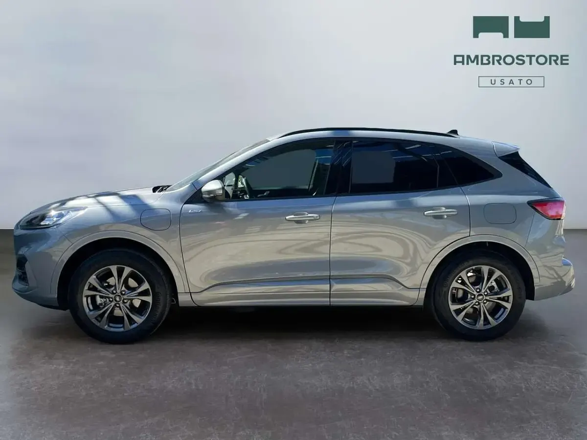 Usata Ford Kuga ST-Line X 152 CV (111 kW) 2022 Solar silver SUV