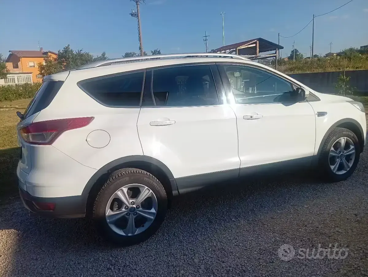 Usata Ford Kuga 140 CV (102 kW) 2013 Bianco SUV
