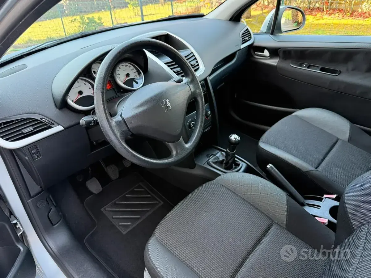 Usata Peugeot 207 73 CV (53 kW) 2010 Grigio Berlina