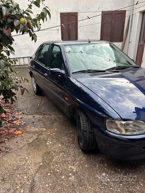 Usata Ford Escort Ghia 90 CV (66 kW) 1997 Berlina