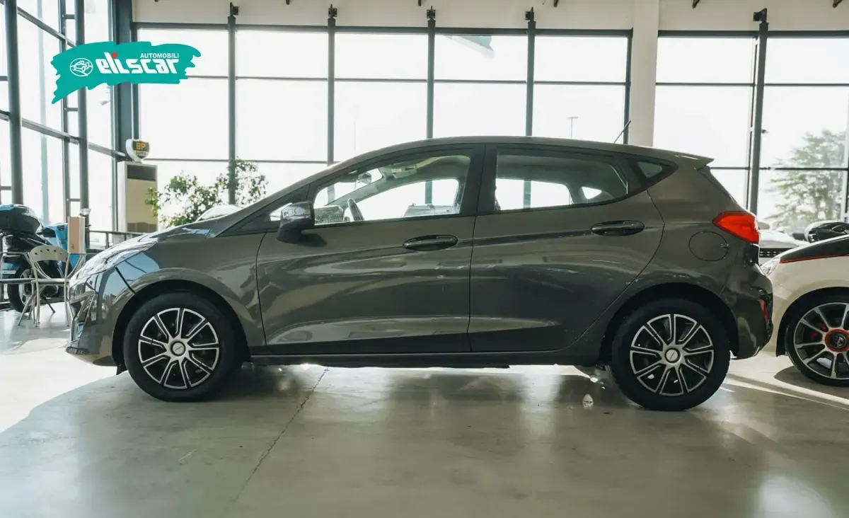 Usata Ford Fiesta 86 CV (63 kW) 2018 Grigio Utilitaria