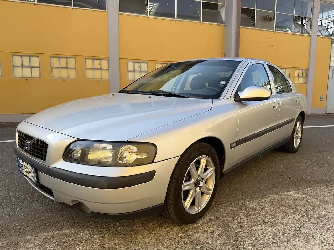 Usata Volvo S60 170 CV (125 kW) 2001 Grigio Berlina