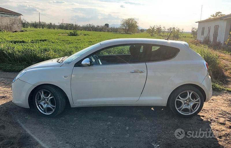 Bianco Usata 2009 Alfa Romeo MiTo Distinctive Utilitaria | 3900 € (Buon prezzo) - Immagine 1/4