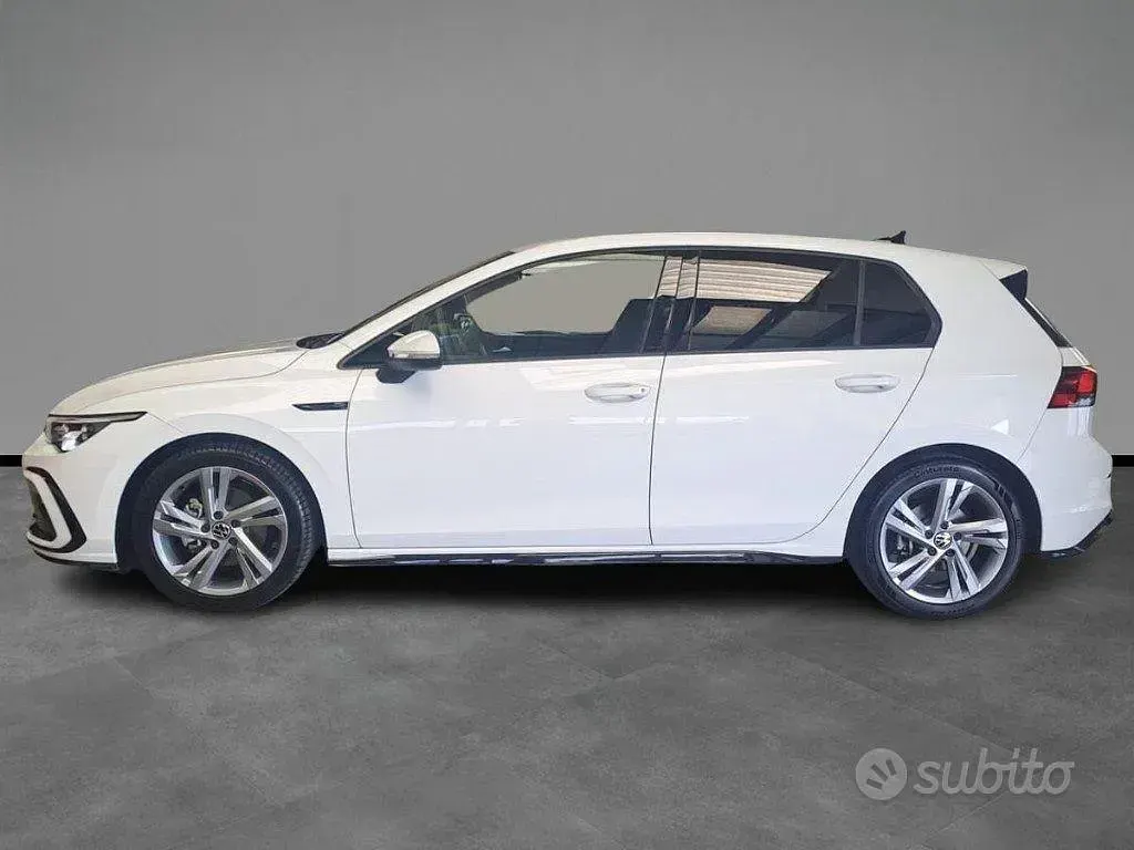Usata VW Golf VII R-line 150 CV (110 kW) 2021 Bianco / pastello Utilitaria
