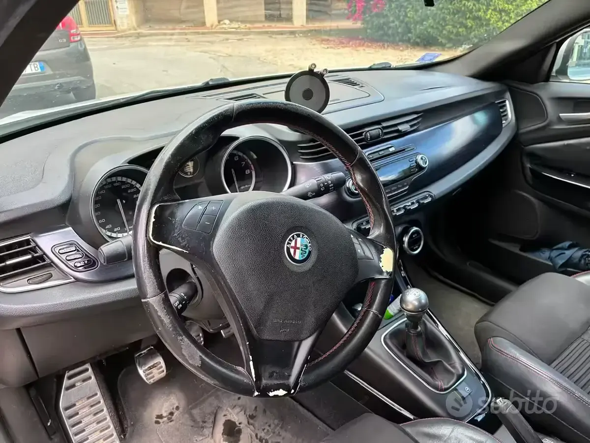 Usata Alfa Romeo Giulietta Distinctive 120 CV (88 kW) 2011 Bianco Utilitaria