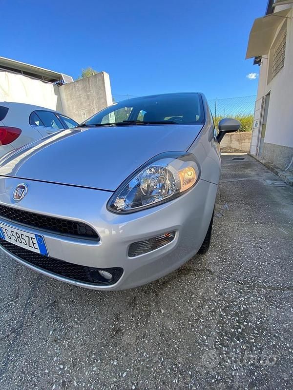 Usata Fiat Punto Street 95 CV (69 kW) 2017 Grigio Utilitaria