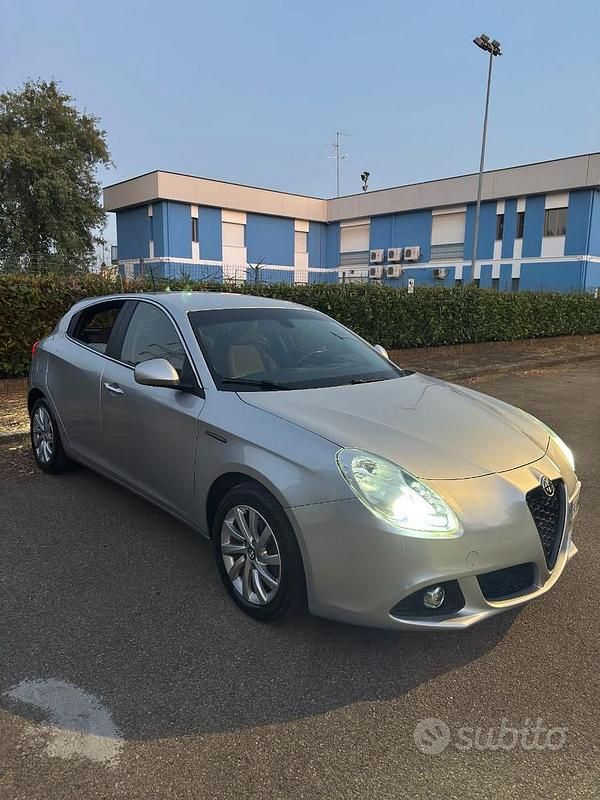 Usata Alfa Romeo Giulietta 105 CV (77 kW) 2017 Grigio Berlina