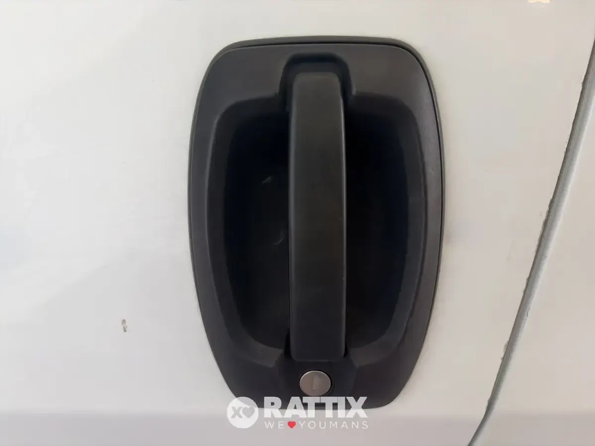 Usata Peugeot Boxer Premium 140 CV (102 kW) 2022 Kaolin white Furgone