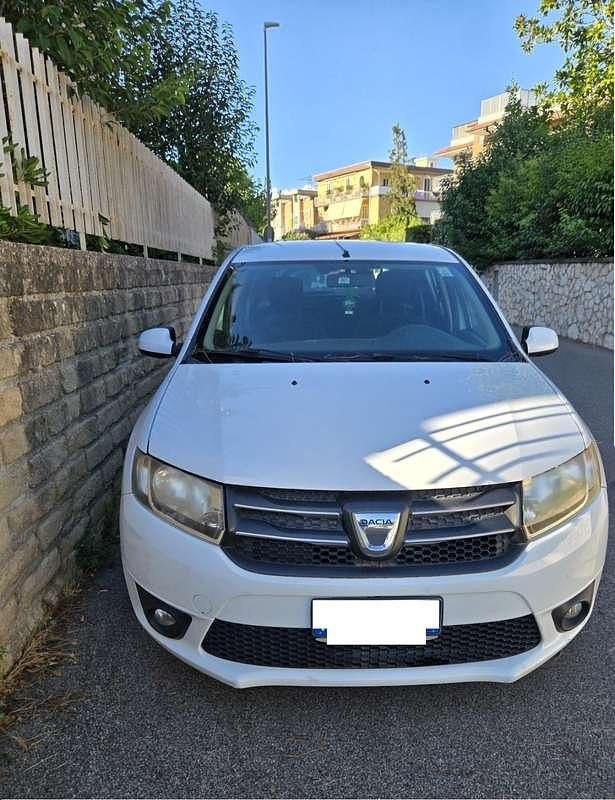 Usata 2013 Dacia Sandero Ambiance Due volumi | 5500 € (Buon prezzo) - Immagine 1/4