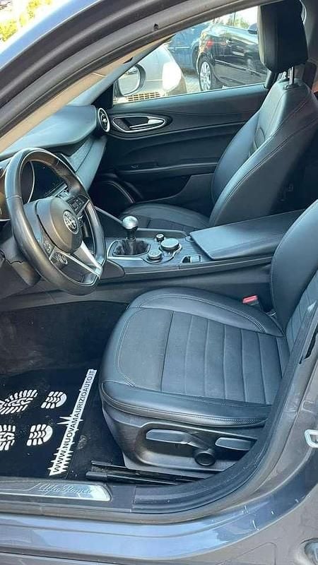 Usata Alfa Romeo Giulia 150 CV (110 kW) 2018 Grigio Berlina
