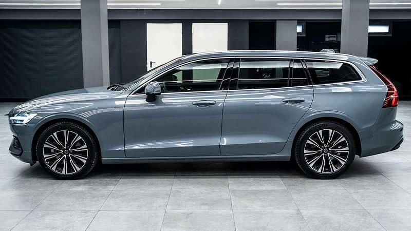Usata Volvo V60 Plus 197 CV (144 kW) 2024 Grigio perlato metall Station wagon