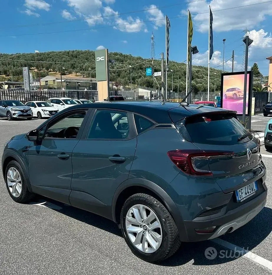 Usata Renault Captur Zen 101 CV (74 kW) 2021 Grigio SUV