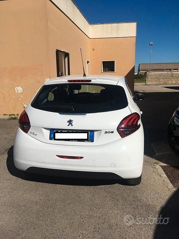 Usata Peugeot 208 Active 74 CV (54 kW) 2018 Bianco Utilitaria