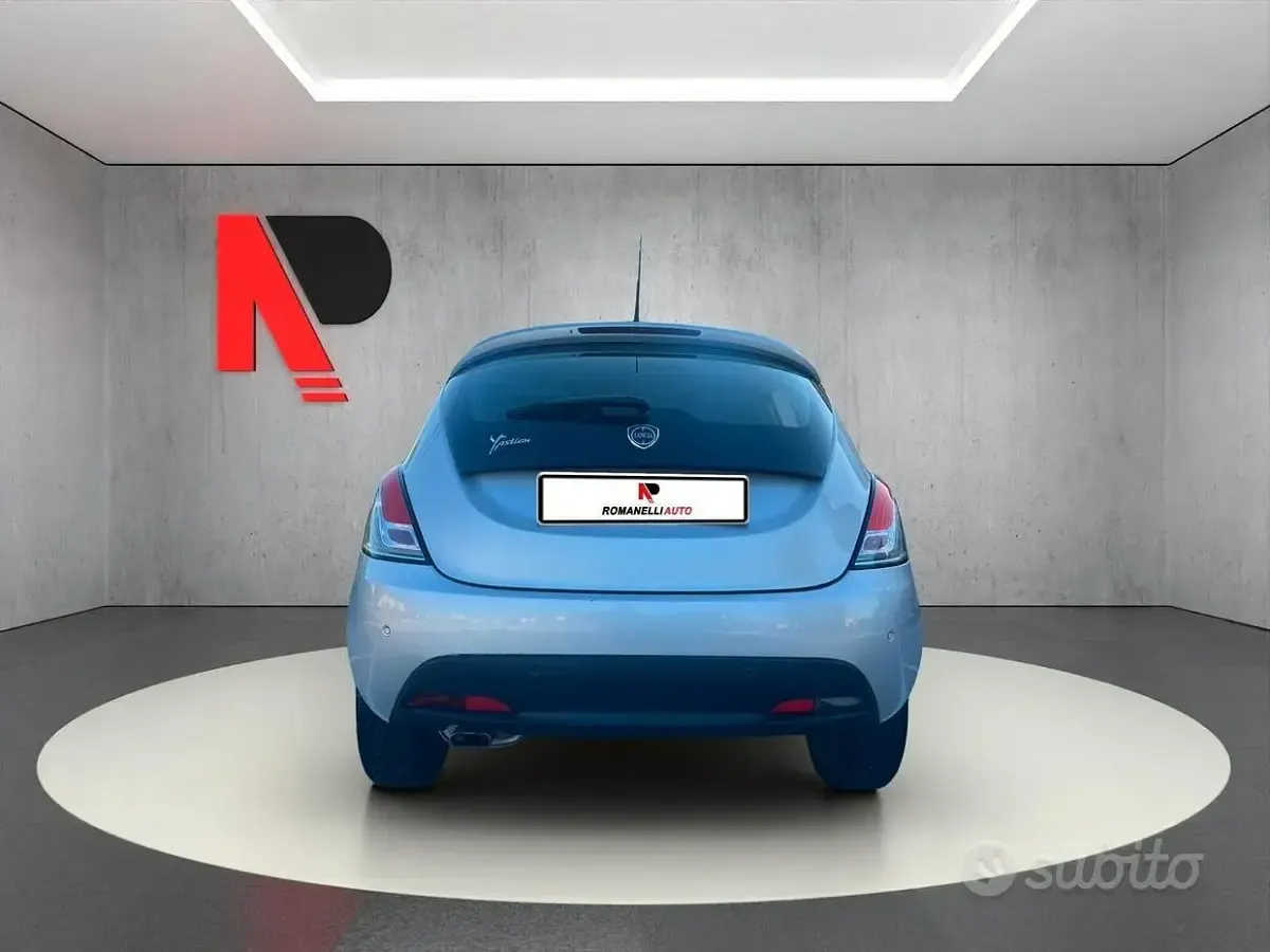 Usata Lancia Ypsilon Silver 69 CV (50 kW) 2013 Grigio Utilitaria