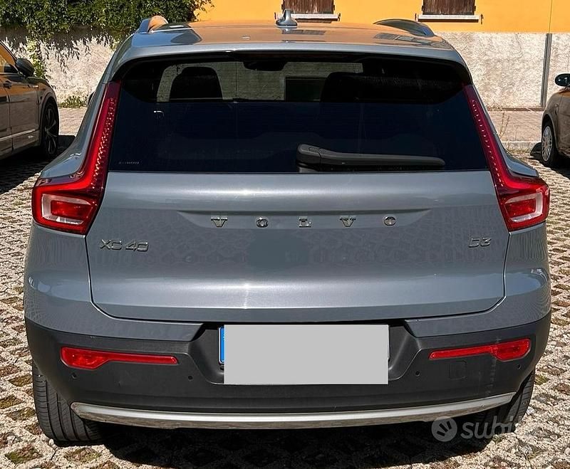 Usata Volvo XC40 Momentum 150 CV (110 kW) 2019 Grigio SUV