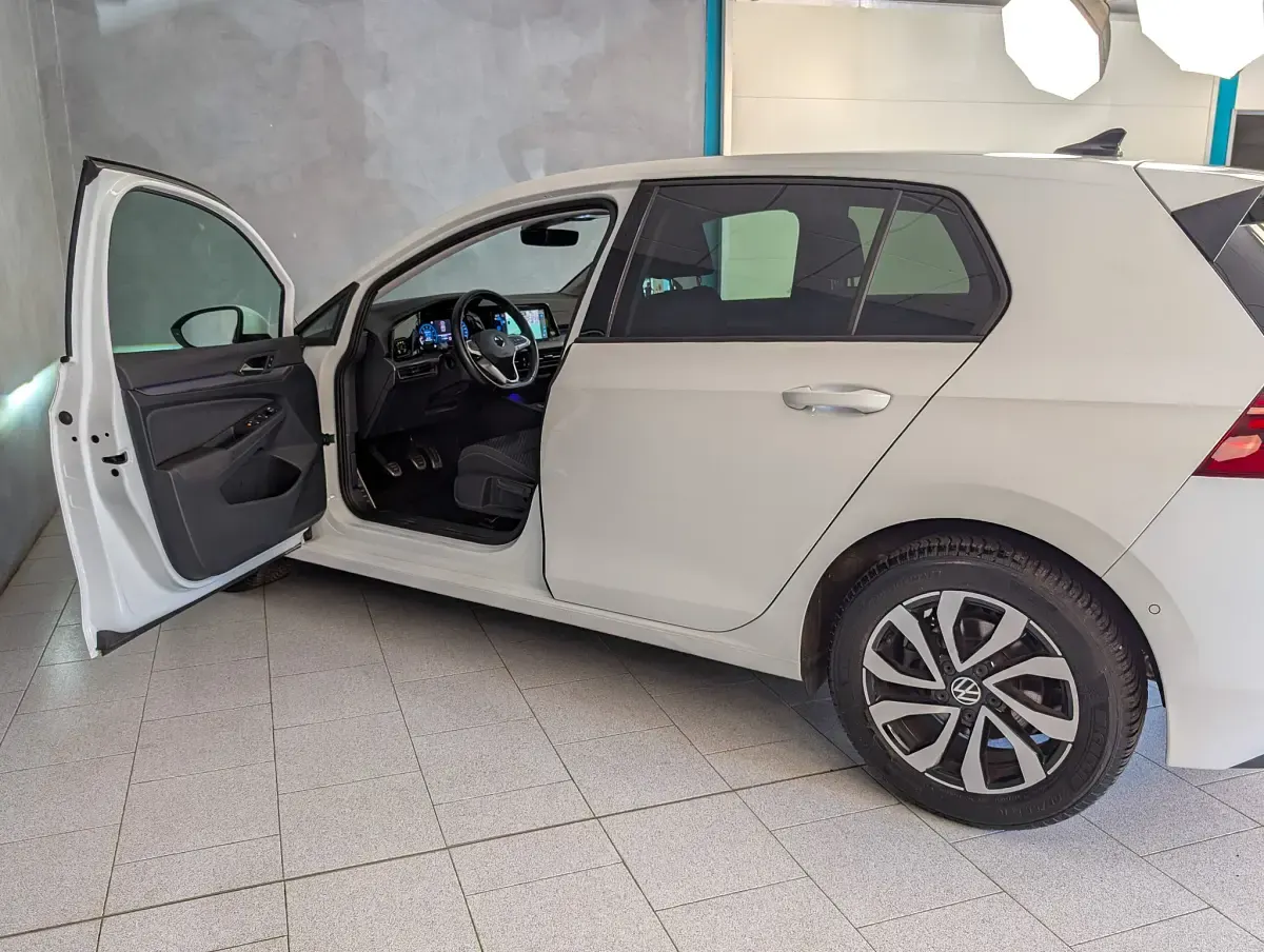 Usata VW Golf VIII Life 150 CV (110 kW) 2023 Bianco Berlina