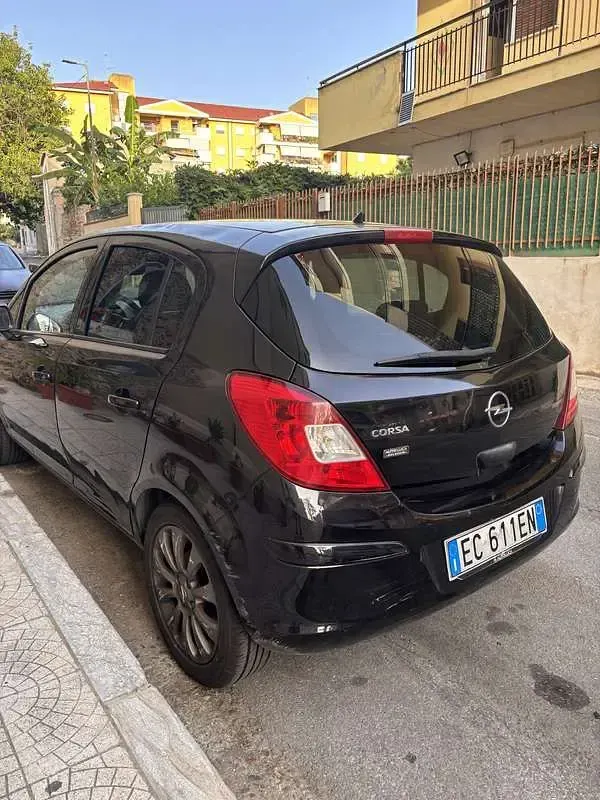 Usata Opel Corsa Edition 86 CV (63 kW) 2010 Nero Utilitaria