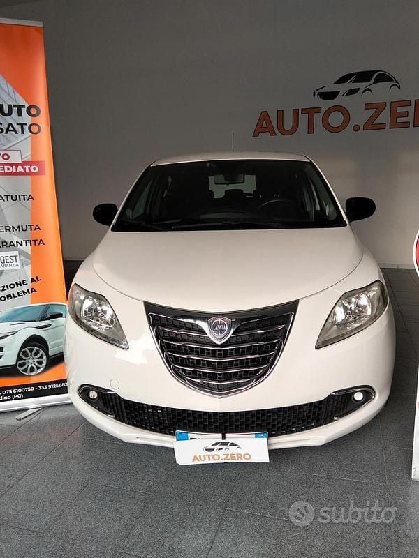 Usata Lancia Ypsilon Gold 95 CV (69 kW) 2012 Bianco Utilitaria