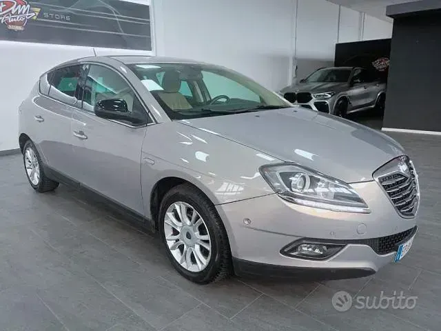 Usata Lancia Delta Platinum 120 CV (88 kW) 2013 Oro Utilitaria